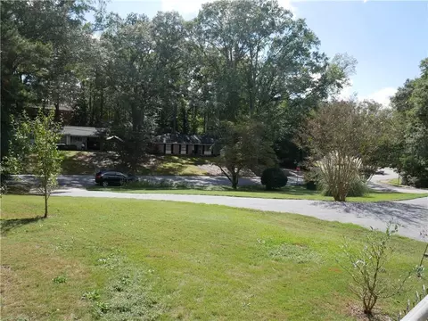 9 Elm Cir, Newnan, GA 30263 photo 4