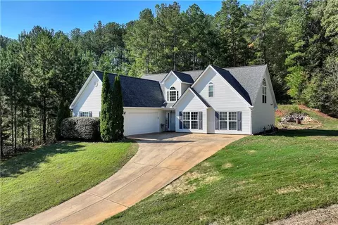 125 Maple Leaf Ct, Hoschton, GA 30548
