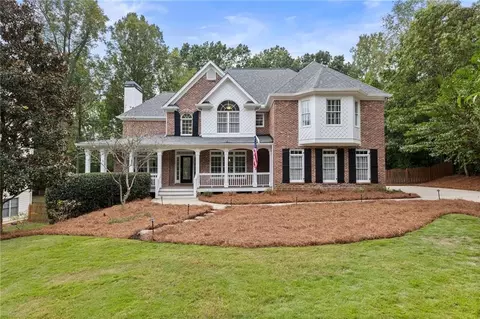 8210 Willow Pt, Gainesville, GA 30506