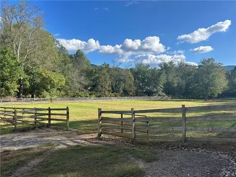 4551 Sanders Rd, Hiawassee, GA 30546