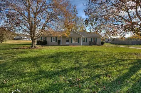 14 Fairfield Dr SW, Cartersville, GA 30120