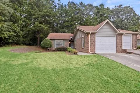 205 Lagrange Ct, Fayetteville, GA 30214