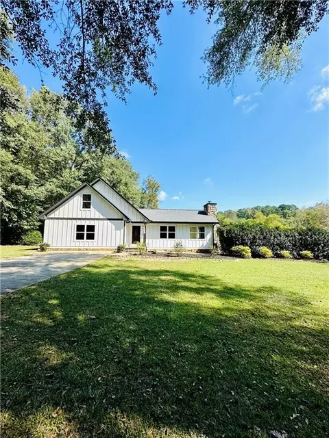 2735 Sandy Creek Cir, Loganville, GA 30052