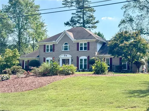 3510 Thunderwood Ln, Snellville, GA 30039