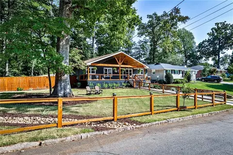 829 Whelchel Dr, Decatur, GA 30033