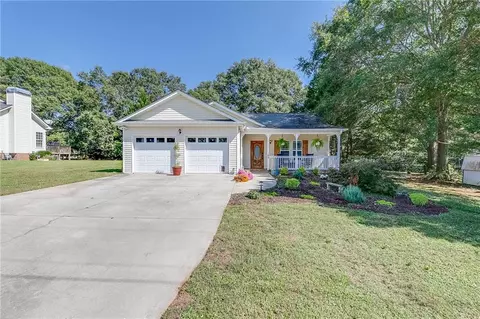 89 Meadow Dr, Royston, GA 30662