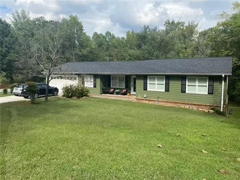 1638 Grandeus Ln SW, Stone Mountain, GA 30087