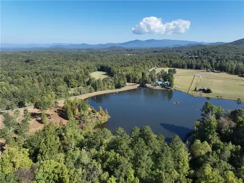141 Autumn Fern Ln, Ellijay, GA 30536