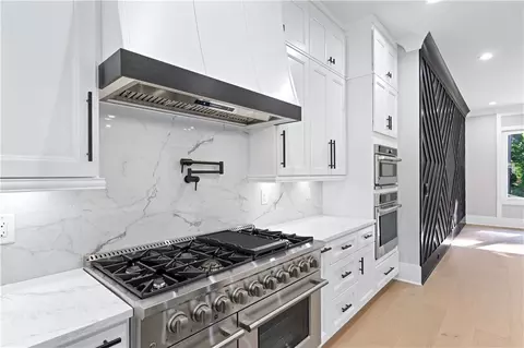 Kitchen - 2121 E Maddox Rd, Buford, GA 30519 photo 4 of 5