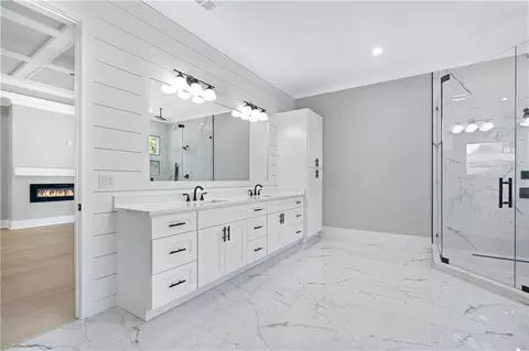 Bath - 2121 E Maddox Rd, Buford, GA 30519 photo 6 of 7