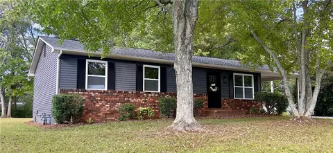1903 Red Oak Way NW, Kennesaw, GA 30152
