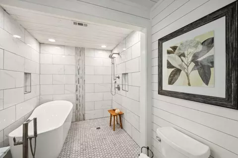 Bath - 1828 Thomas Rd, Canton, GA 30115 photo 4 of 10