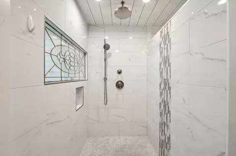 Bath - 1828 Thomas Rd, Canton, GA 30115 photo 2 of 10