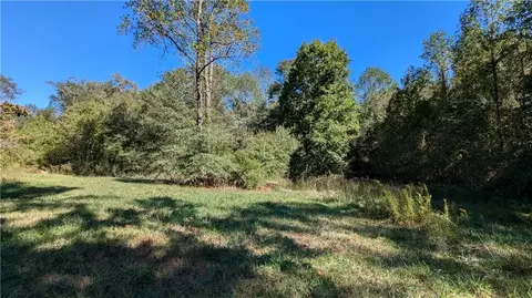 526 Tanners Bridge Cir, Bethlehem, GA 30620