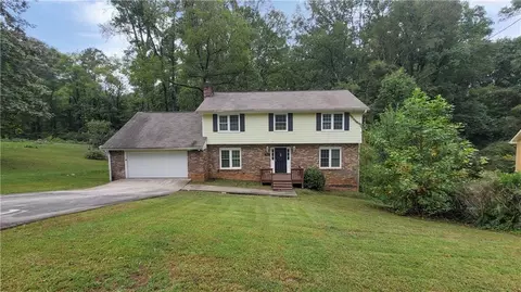 1081 Avonridge Ct, Stone Mountain, GA 30083