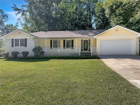 6644 N Seminole Dr, Douglasville, GA 30135