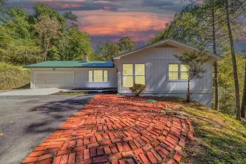 202 Hancock Dr, Ellijay, GA 30540