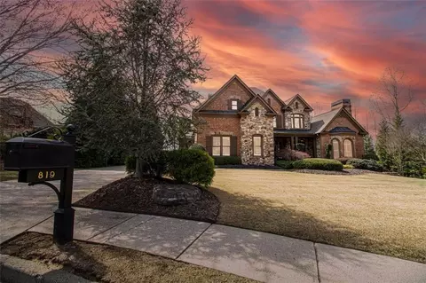 819 Louth Ct, Suwanee, GA 30024