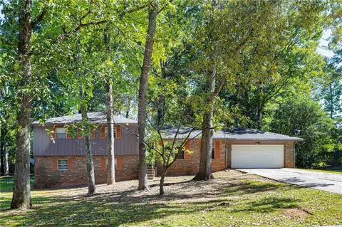 635 Mincey Woods Ct, Stone Mountain, GA 30087