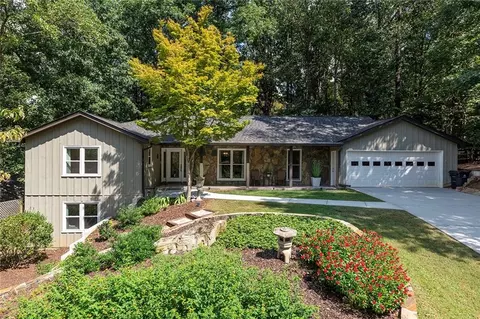 320 Clear Creek Ct, Roswell, GA 30076