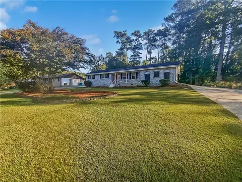396 Arcadia Pl SW, Lilburn, GA 30047