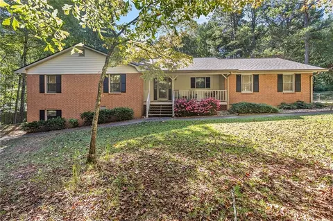285 Deer Trace Dr, Mcdonough, GA 30253