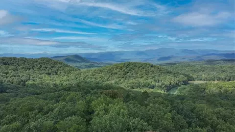 1878 Sweetwater Dr, Clarkesville, GA 30523