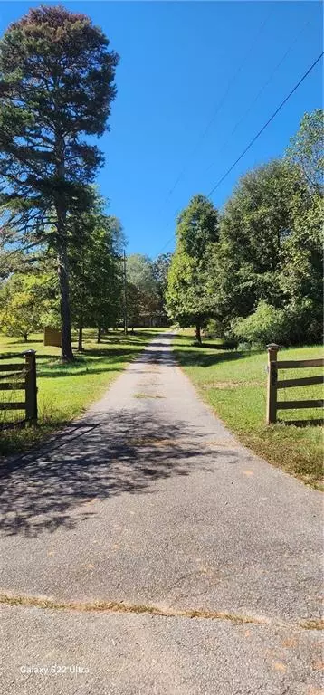 562 Charlie Cooper Rd, Braselton, GA 30517