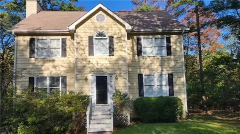 742 Picketts Lake Dr, Acworth, GA 30101