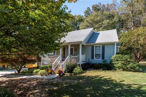27 Seals Ct, Dallas, GA 30157