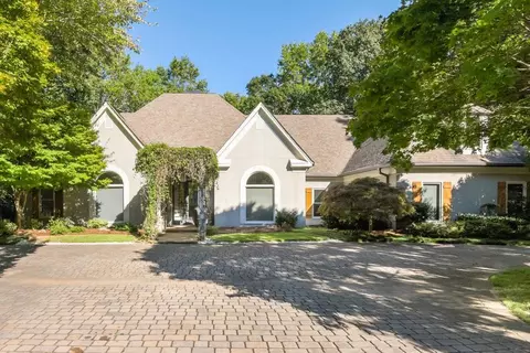 825 Marseilles Dr, Atlanta, GA 30327