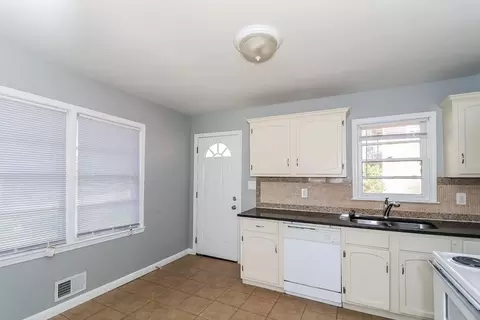 6447 Piney Cir SW, Mableton, GA 30126 photo 3