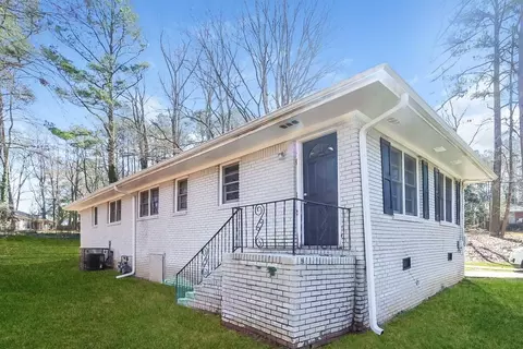 6447 Piney Cir SW, Mableton, GA 30126 photo 7