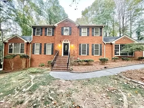 4370 Inns Brook Dr, Snellville, GA 30039