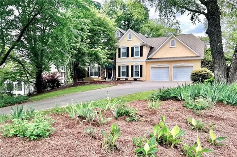 2400 Waters Edge Ct NW, Acworth, GA 30101