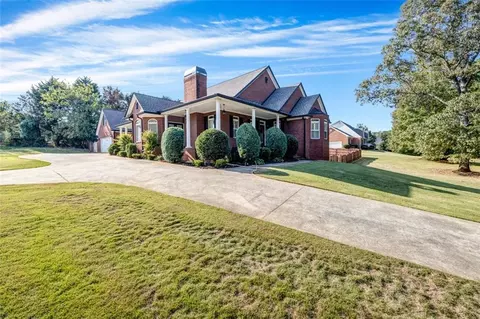 1231 Bent Creek Dr, Mcdonough, GA 30252