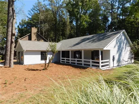 2715 Trotters Walk Trl, Snellville, GA 30078