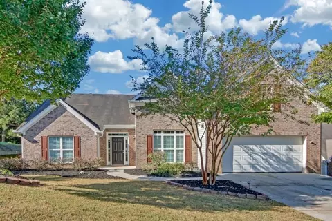 3825 Hawk Tail Dr, Loganville, GA 30052