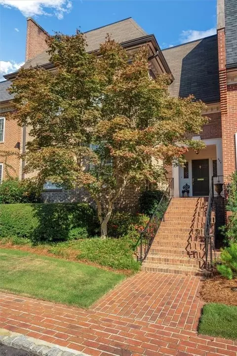 504 Townsend Pl NW, Atlanta, GA 30327