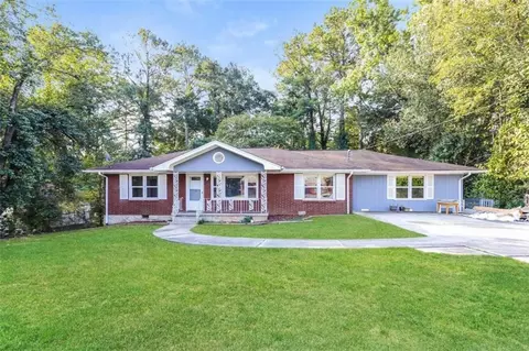 421 Pineridge Dr, Forest Park, GA 30297
