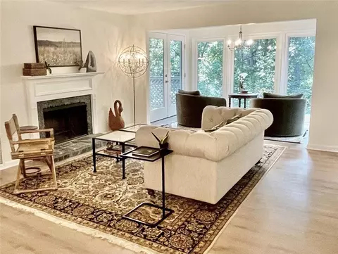 1407 Vicksburg Pl, Sandy Springs, GA 30350
