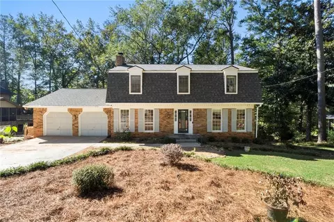 809 Carlisle Club Dr, Stone Mountain, GA 30083