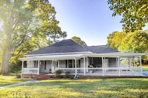 203 New Town St, Tate, GA 30177