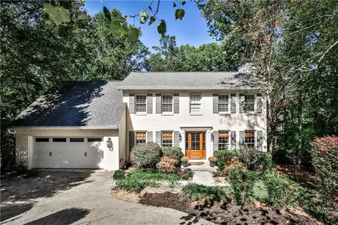 120 Brier Ct, Roswell, GA 30076