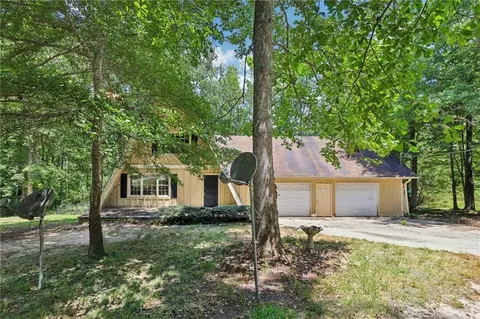 57 Memory Springs Dr, Carrollton, GA 30117