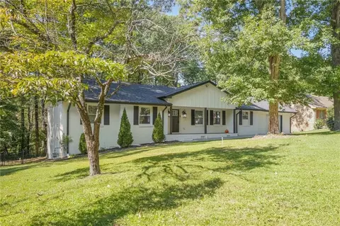 2115 Tudor Castle Cir, Decatur, GA 30035