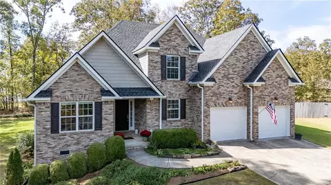 135 Kelsey Cv SE, Calhoun, GA 30701