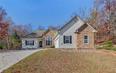 3443 Phoenix Cove Dr, Gainesville, GA 30506