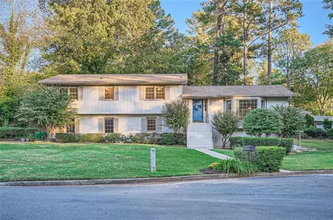 1529 Brompton Ct, Dunwoody, GA 30338