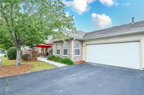 237 Villa Park Cir, Stone Mountain, GA 30087